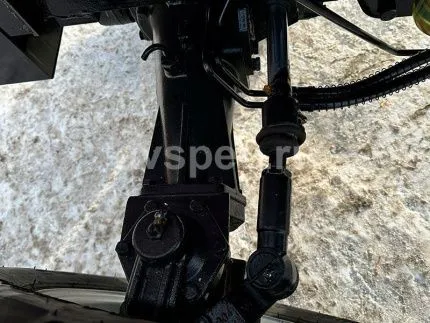 Трактор Dongfeng DF-404C G2 с кабиной с фронтальным погрузчиком