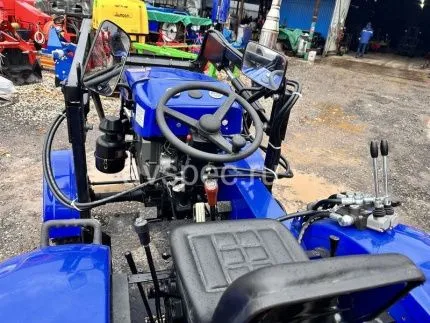 Минитрактор Русич Т-30 ВОМ 4x4 с фронтальным погрузчиком